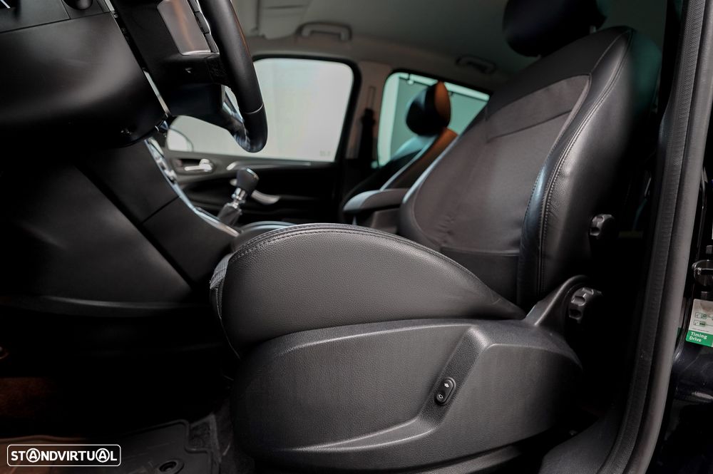 Ford S-Max 1.8 TDCi Titanium 7L - 19
