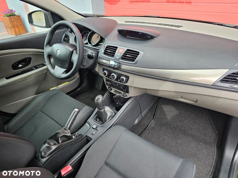 Renault Megane 1.6 16V Expression - 9