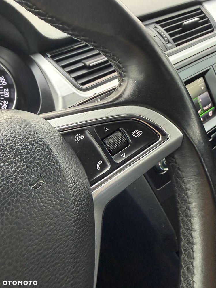 Skoda RAPID Spb 1.2 TSI Style - 33