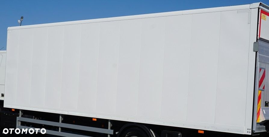 Iveco ZABUDOWA /  KONTENER + WINDA  / DŁ. 7,2 M - 12