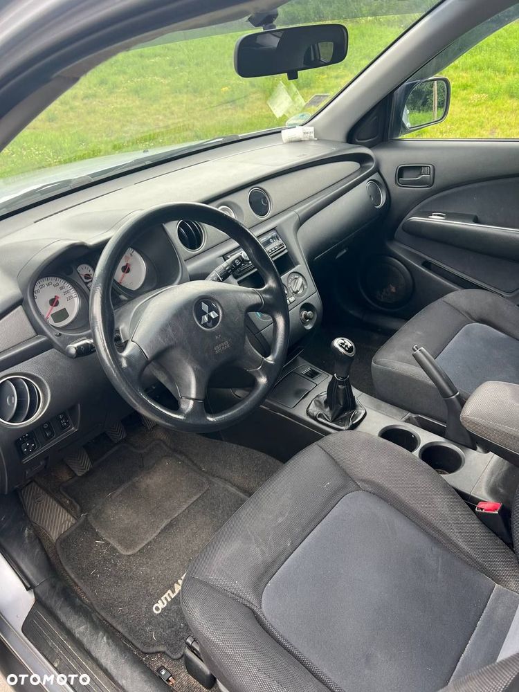 Mitsubishi Outlander - 1