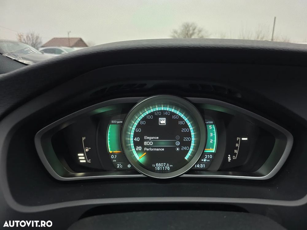 Volvo V40 Cross Country D3 Geartronic Ocean Race - 17