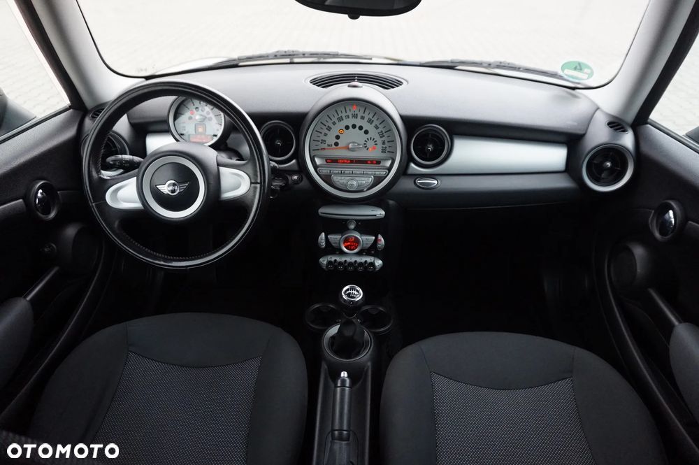 MINI Cooper Standard - 10