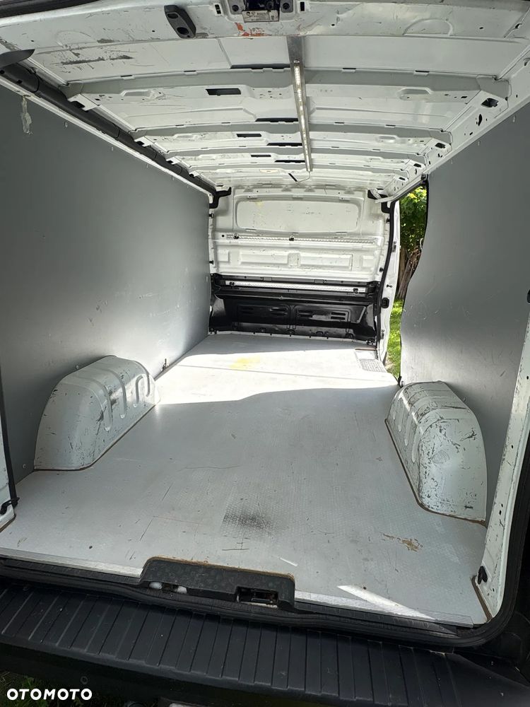 Renault Trafic - 12