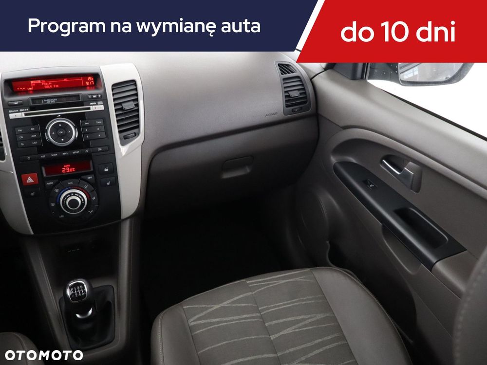 Kia Venga - 10