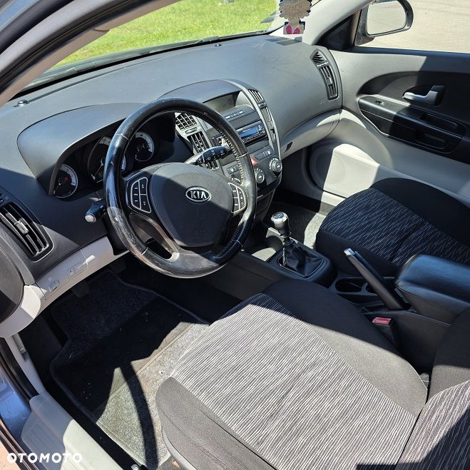 Kia Ceed 1.6 Comfort + - 6