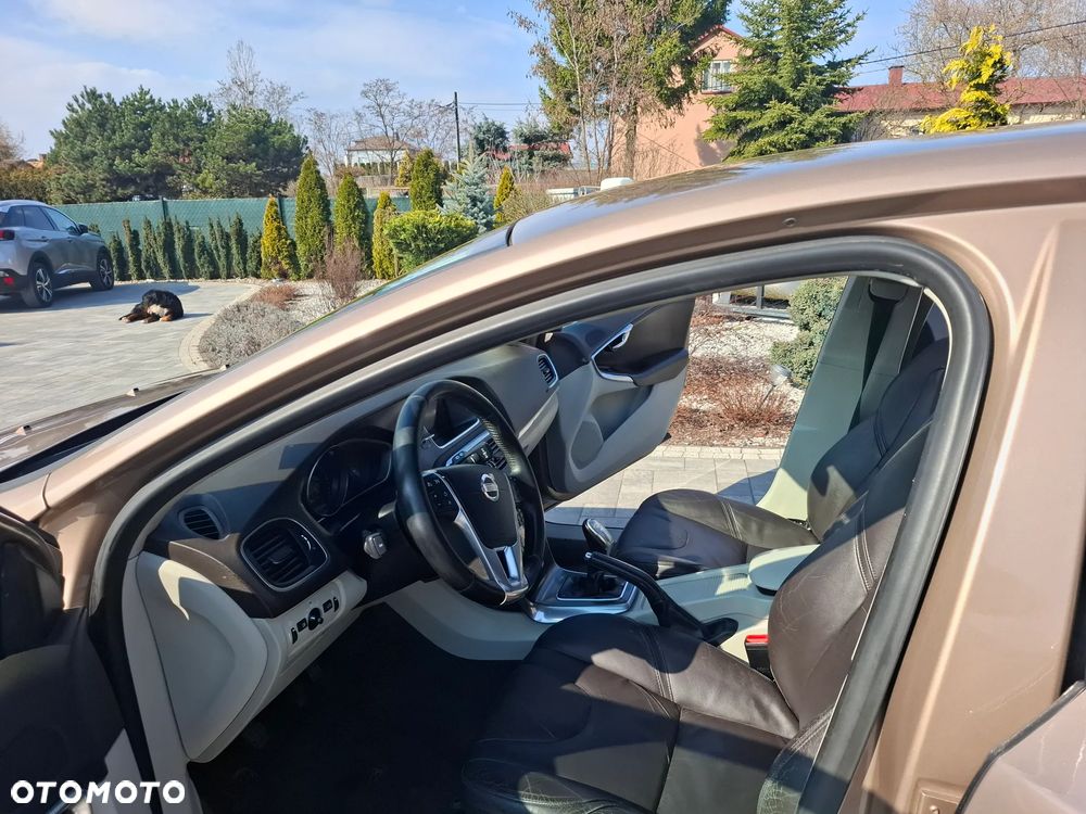 Volvo V40 D2 Kinetic - 21