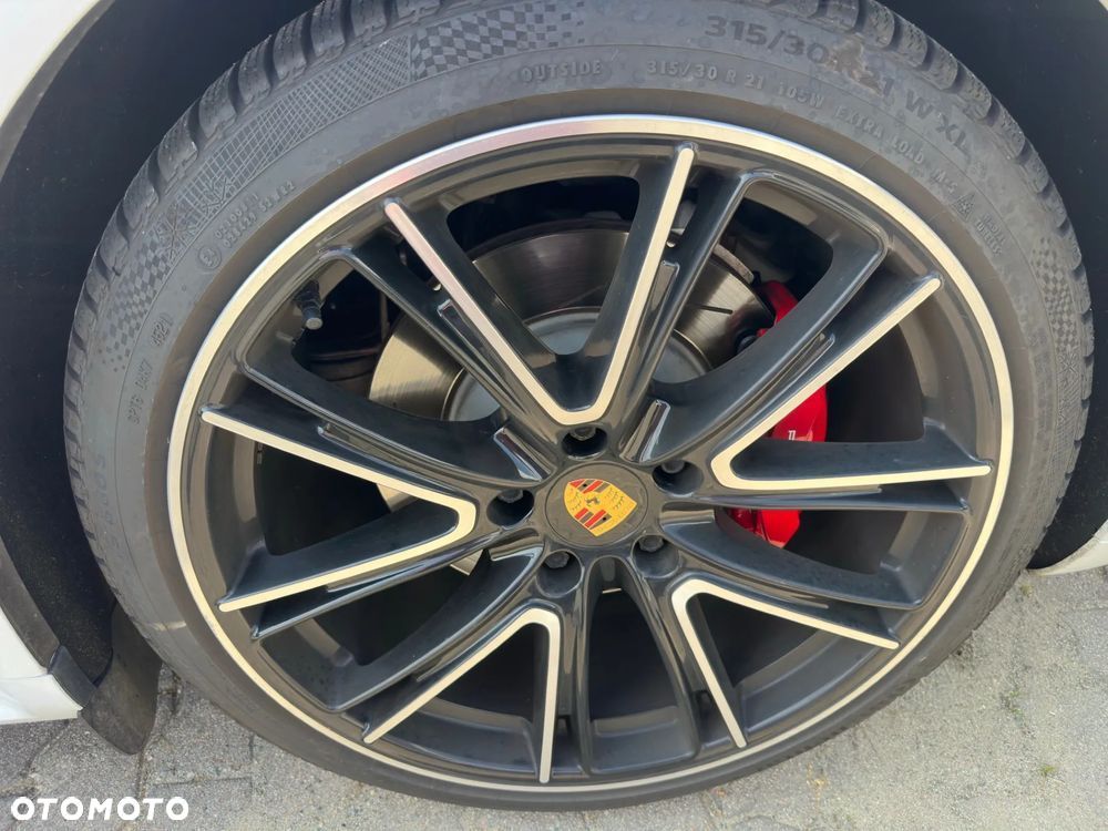 Porsche Panamera GTS - 9