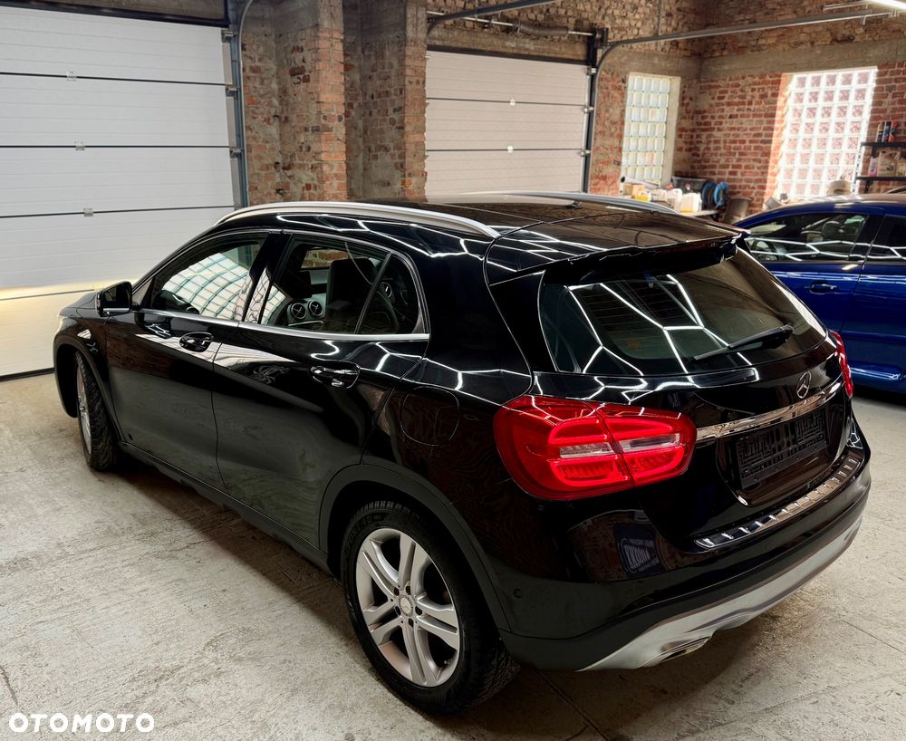 Mercedes-Benz GLA 180 7G-DCT Urban - 4