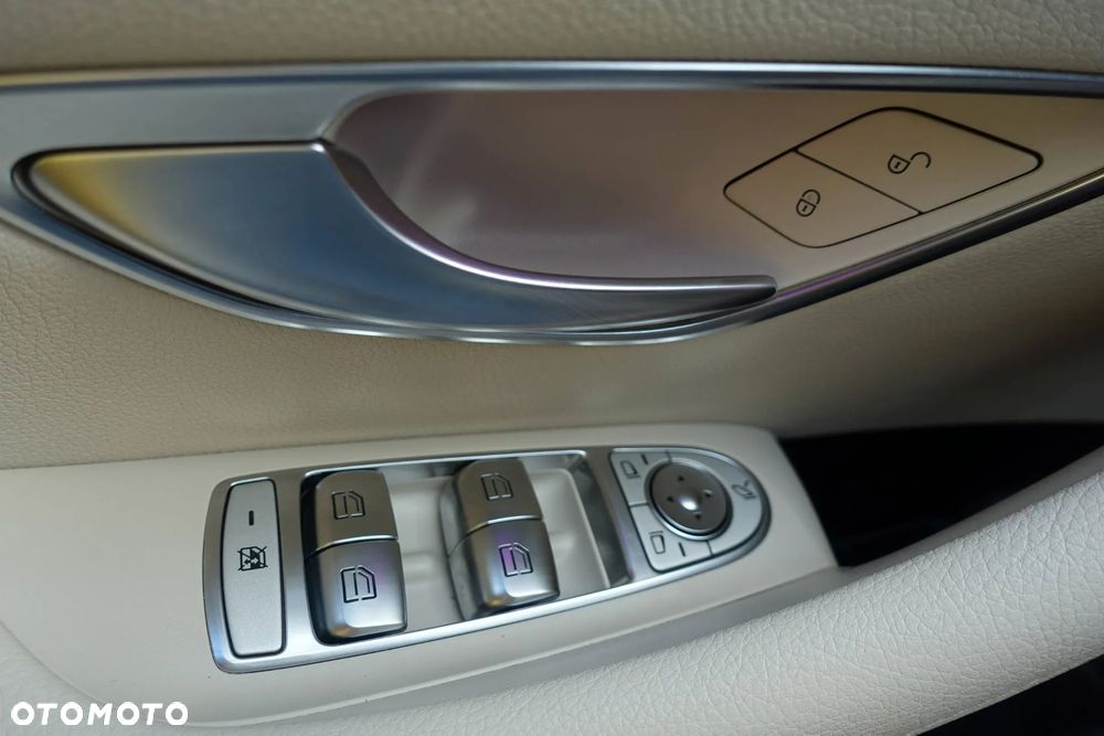 Mercedes-Benz Klasa E - 33