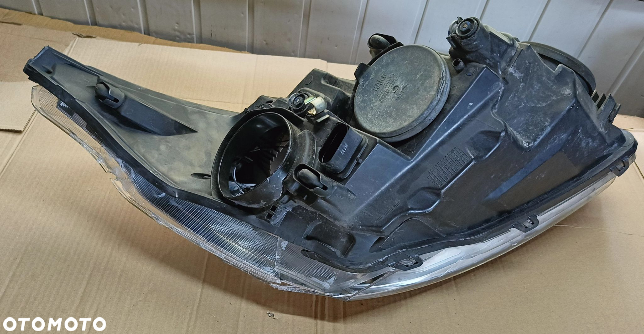 Transit Custom lampa przednia przód lewa uszkodzona Europa Ford - 4