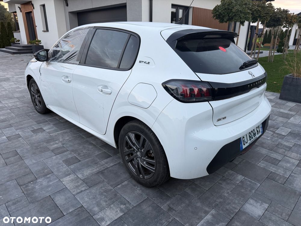 Peugeot 208 - 5