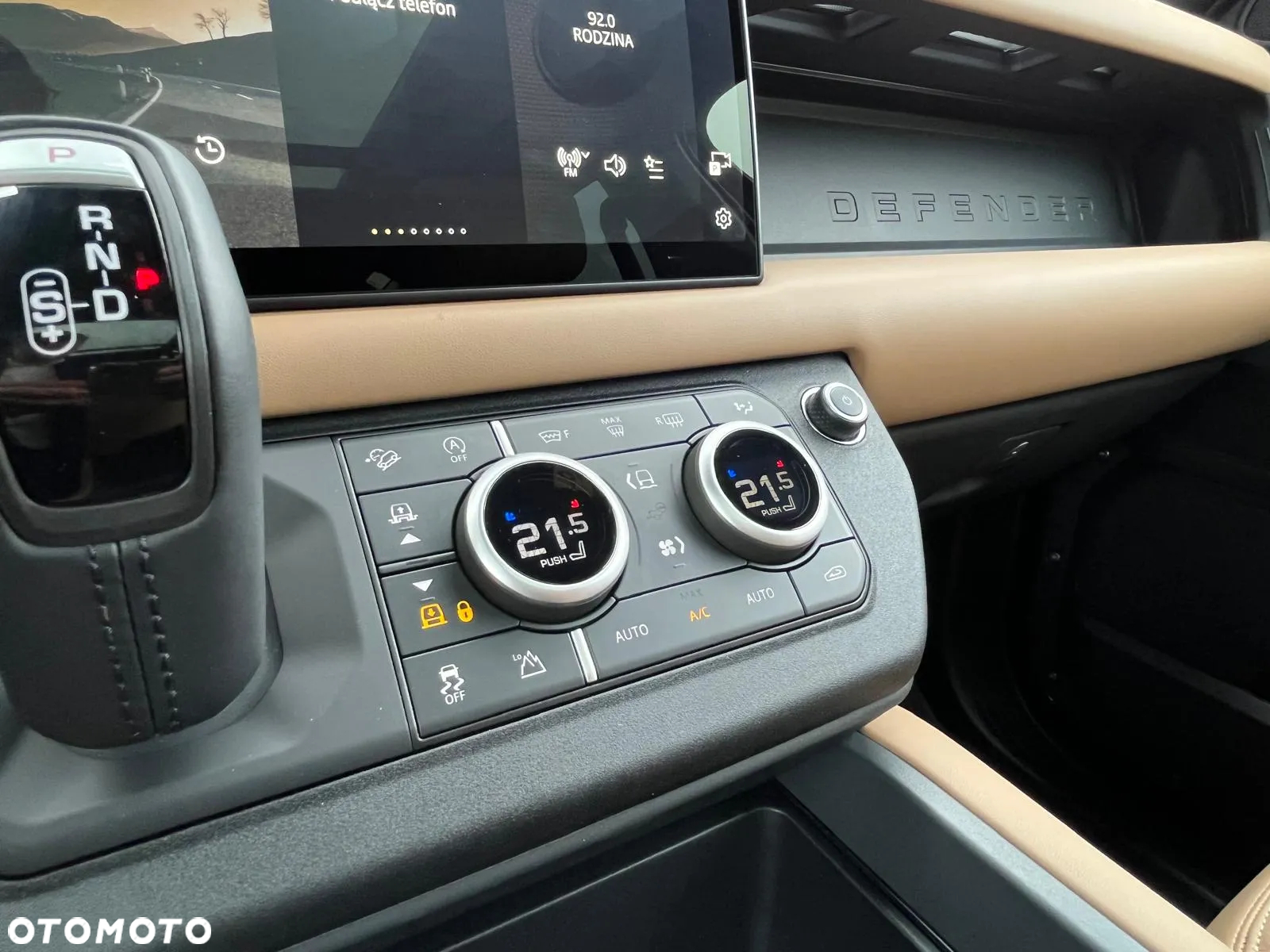 Land Rover Defender - 16