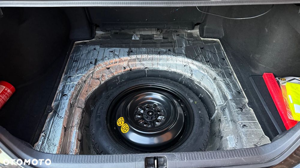 Toyota Camry 2.5 Hybrid Executive CVT - 29