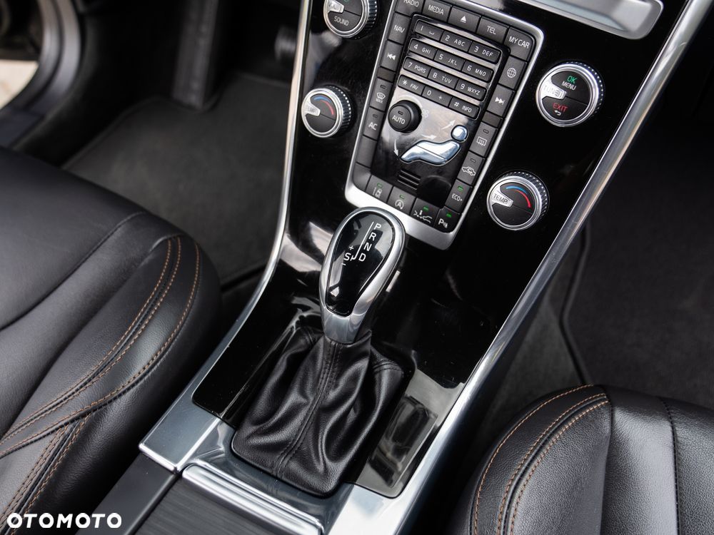 Volvo XC 60 D3 Geartronic Momentum - 32