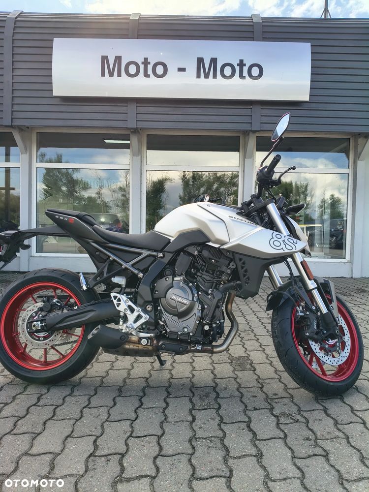 Suzuki GSX - 6