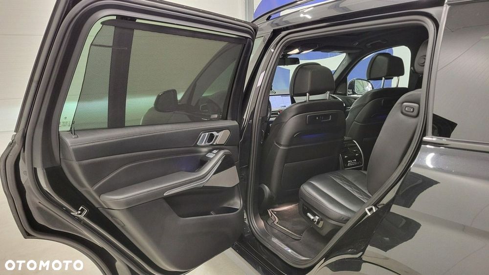BMW X7 M50i sport - 26