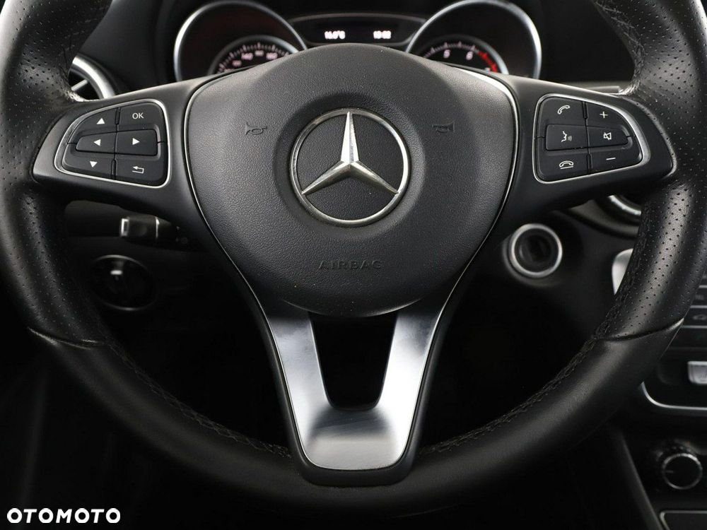 Mercedes-Benz CLA 180 7G-DCT Urban - 22