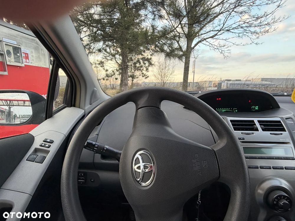 Toyota Yaris 1.0 Luna EU5 - 15