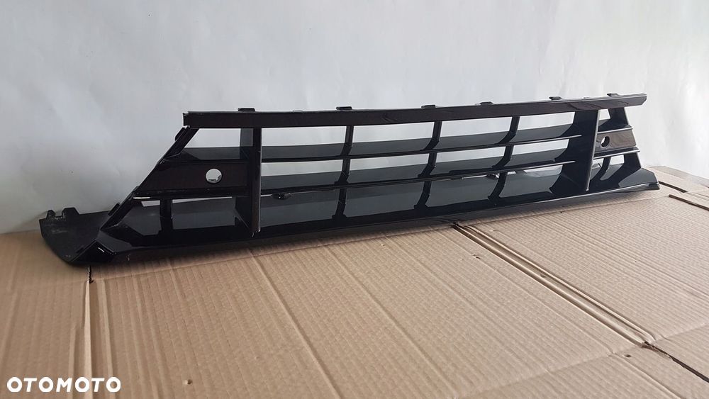 KRATKA ŚRODKOWA ZDERZAKA PRZÓD VOLVO XC60 LIFT R-DESIGN 32234959 - 3