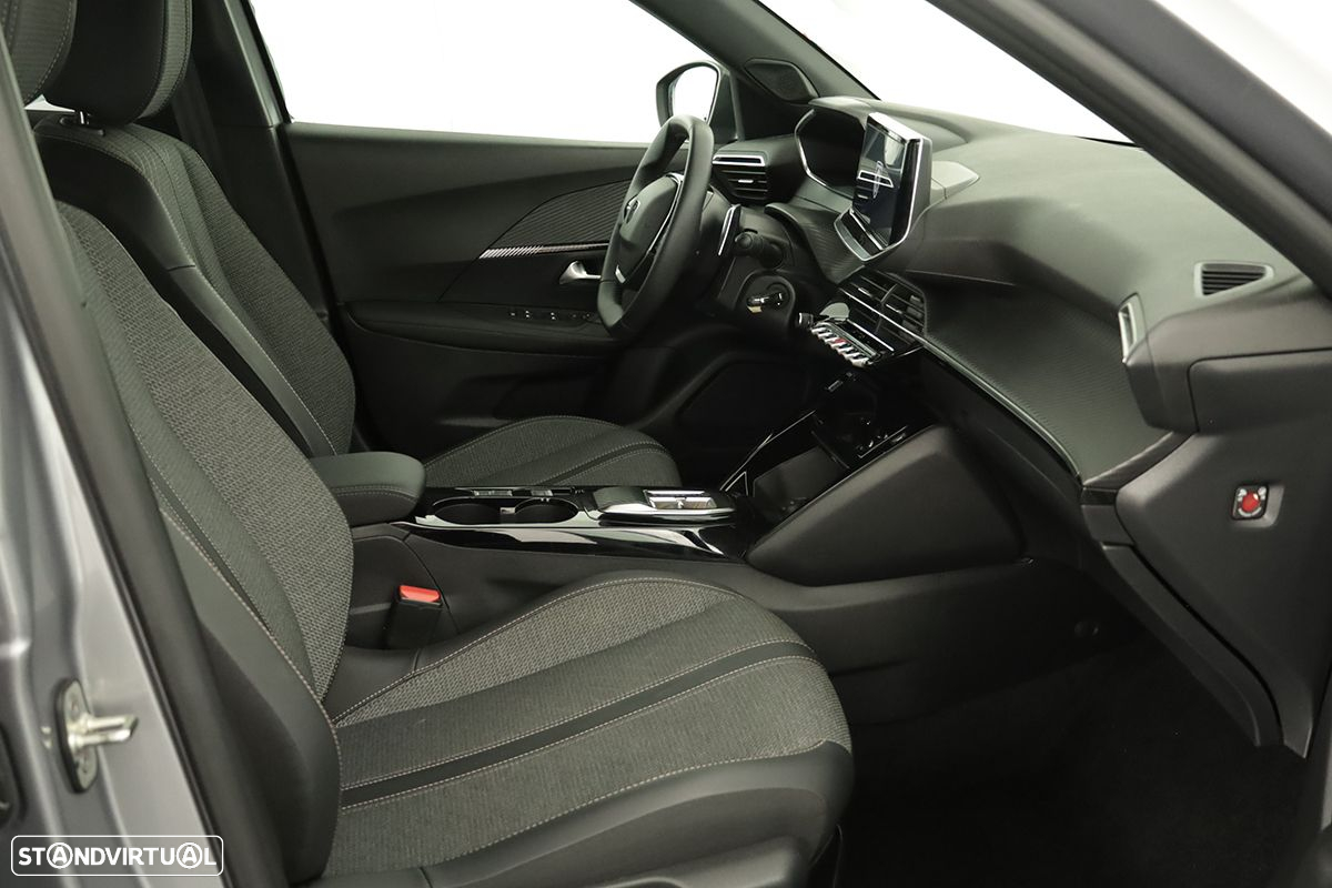 Peugeot 2008 1.2 PureTech Allure EAT8 - 21