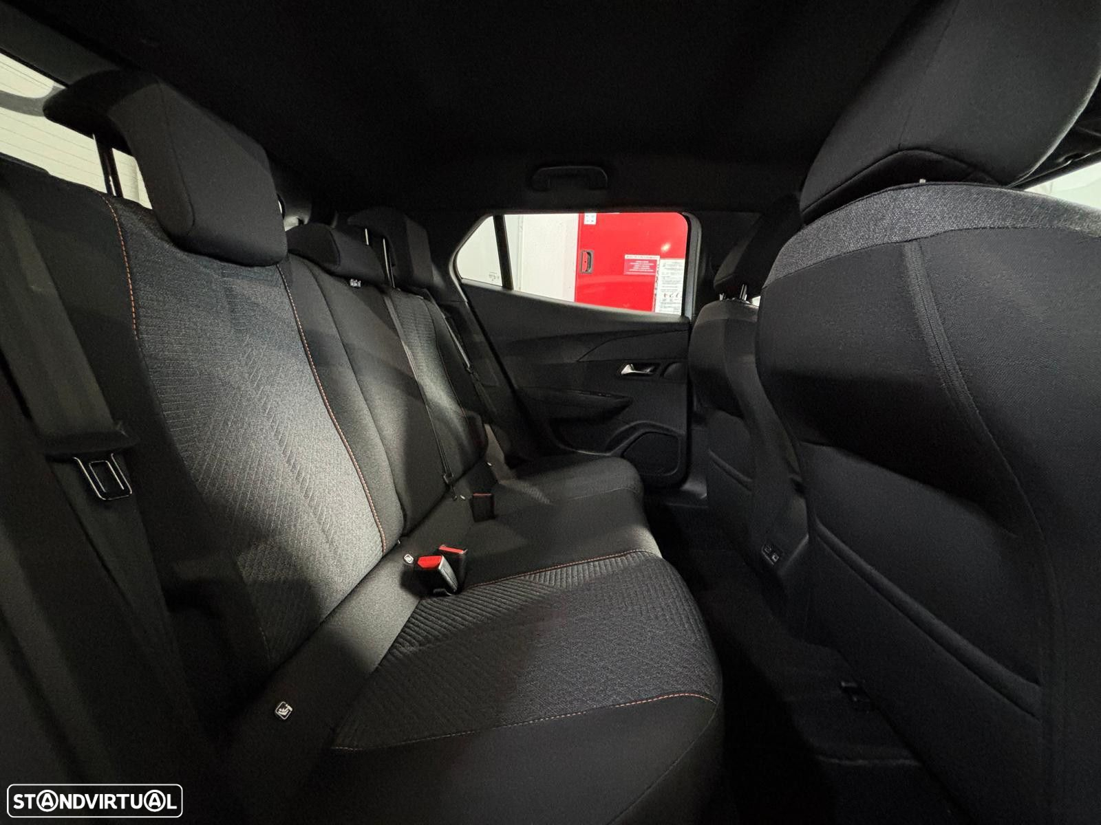 Peugeot e-2008 54 kWh Style - 11