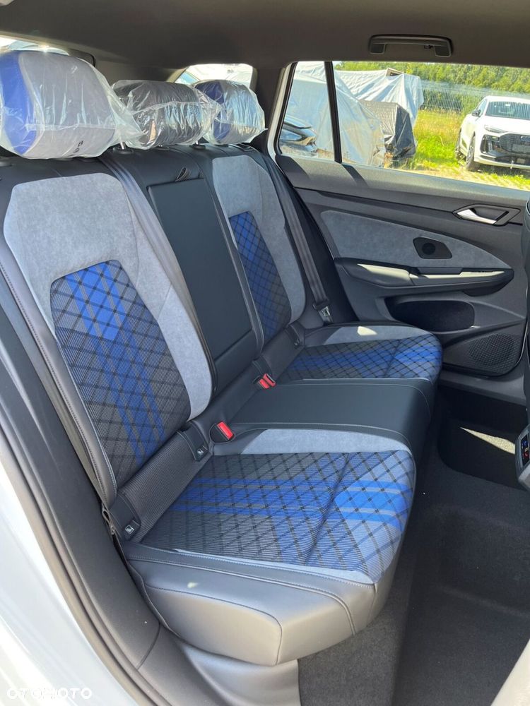 Volkswagen Golf - 8