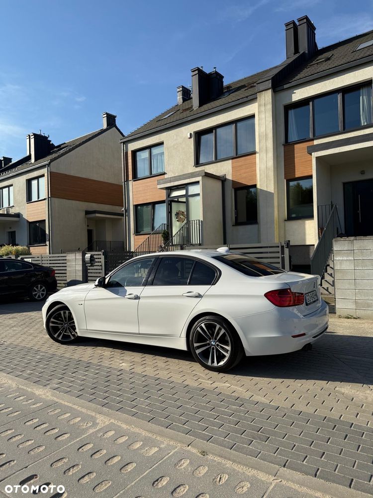 BMW Seria 3 330d Sport Line - 3