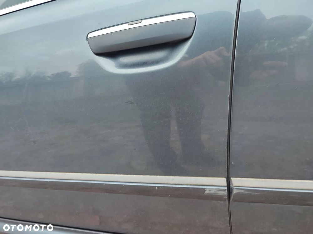 Audi A8 3.7 Quattro - 5