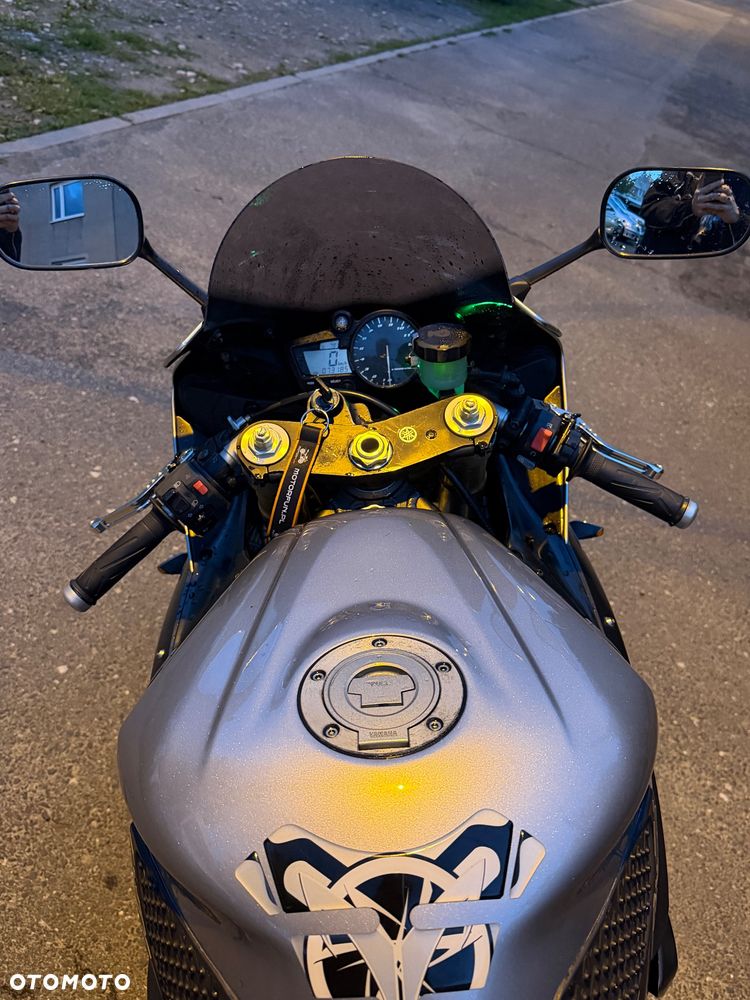 Yamaha R1 - 7