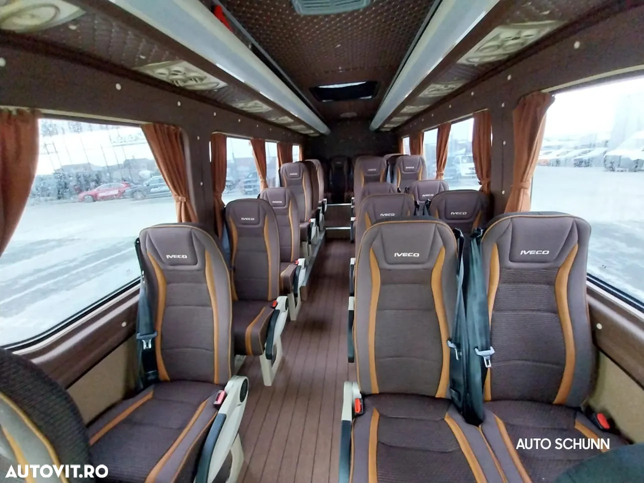 Iveco Bus - 22+1+1 locuri - 11