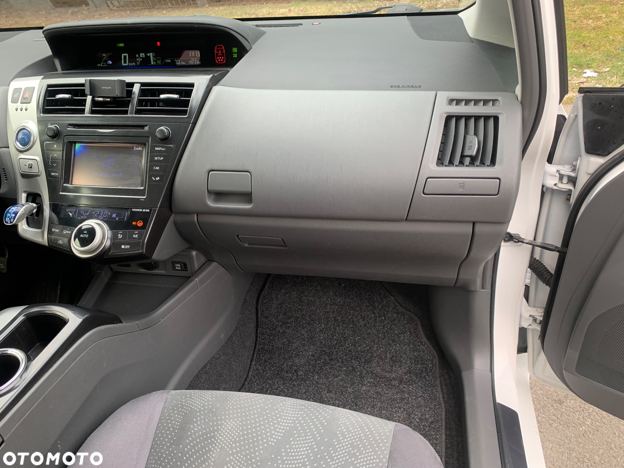 Toyota Prius+ (Hybrid) - 16