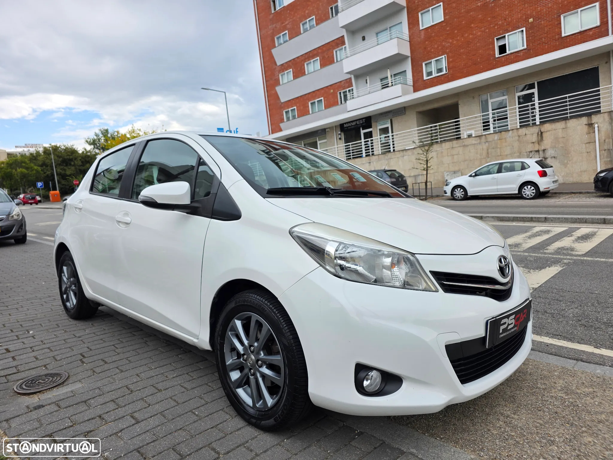 Toyota Yaris 1.0 VVT-i Comfort +PS Style+P.Techno - 5