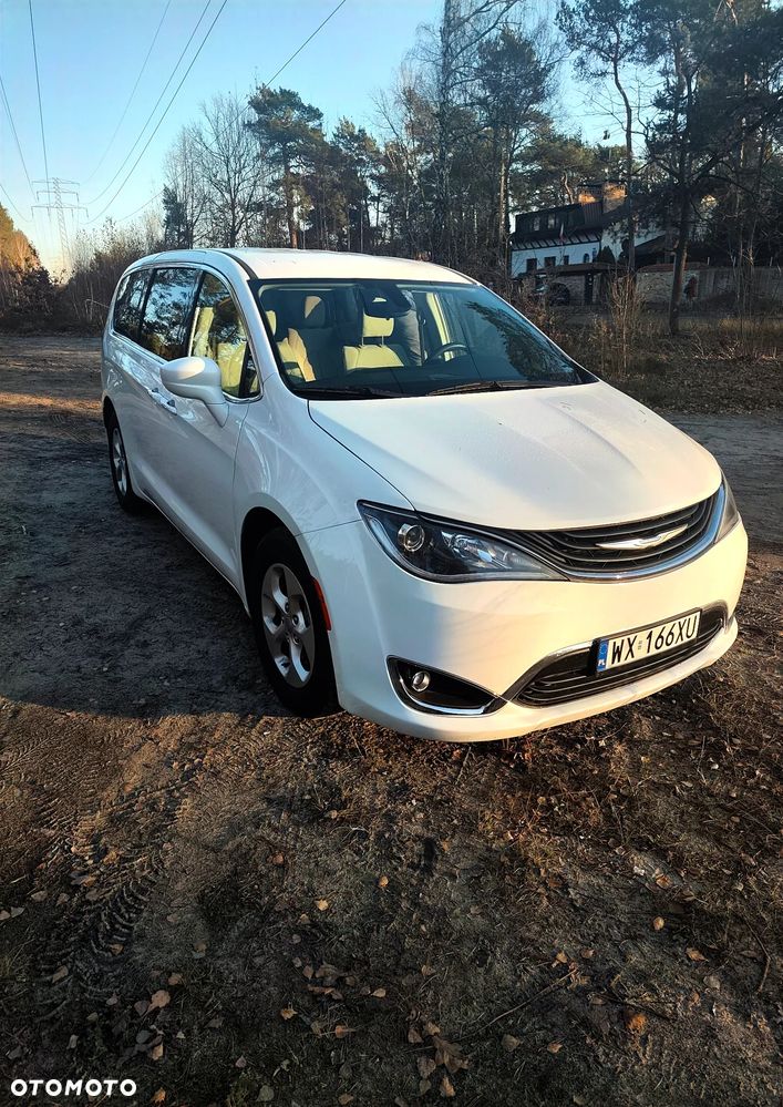 Chrysler Pacifica - 1