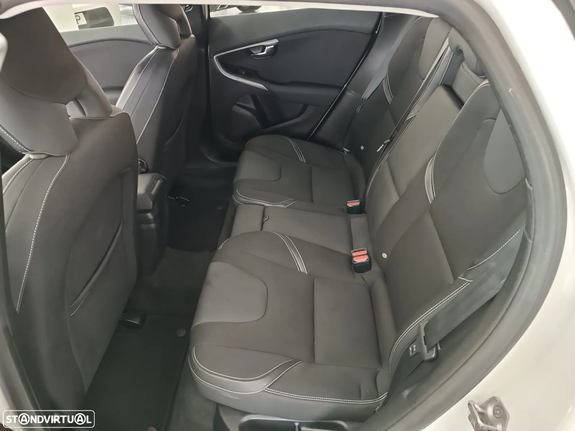 Volvo V40 1.6 D2 Momentum Powershift Eco - 11