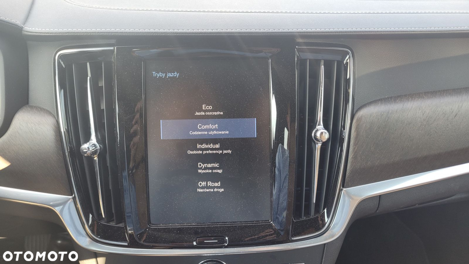 Volvo V90 Cross Country - 30