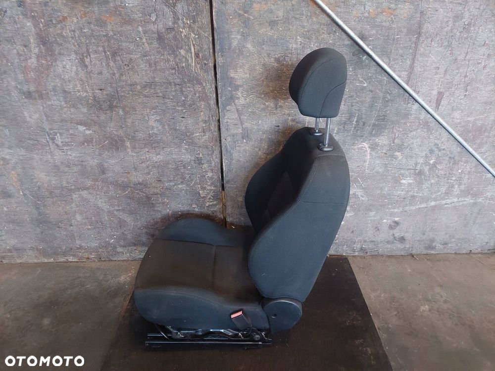 FOTEL PRAWY PRZÓD + KANAPA TYŁ PEUGEOT 207 I - 7