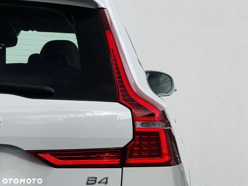 Volvo XC 60 B4 B Momentum Pro - 4