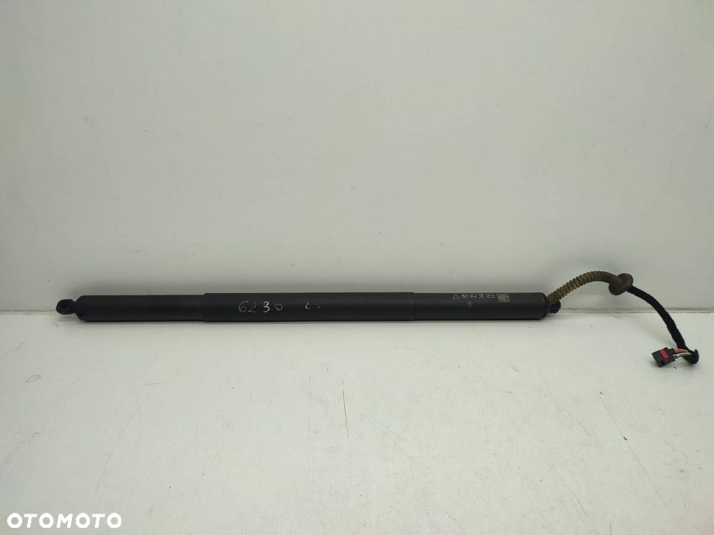 SIŁOWNIK ELEKTRYCZNY KLAPY TYŁ TYLNEJ BAGAŻNIKA SKODA OCTAVIA IV 5E6827851B - 1