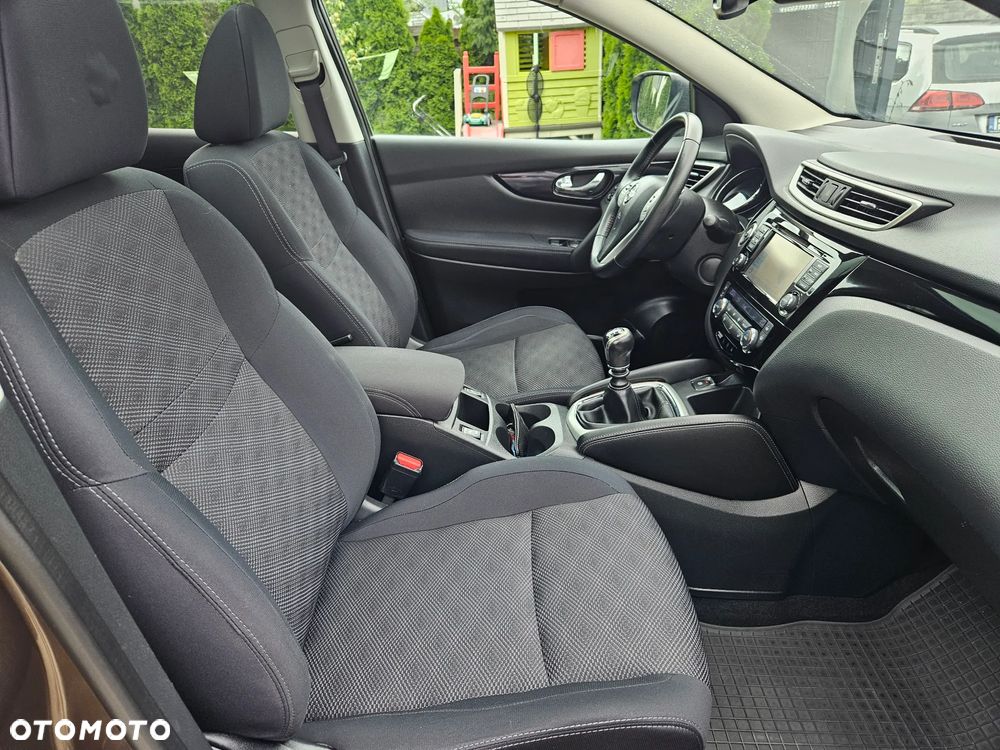 Nissan Qashqai 1.2 DIG-T N-Connecta EU6 - 17