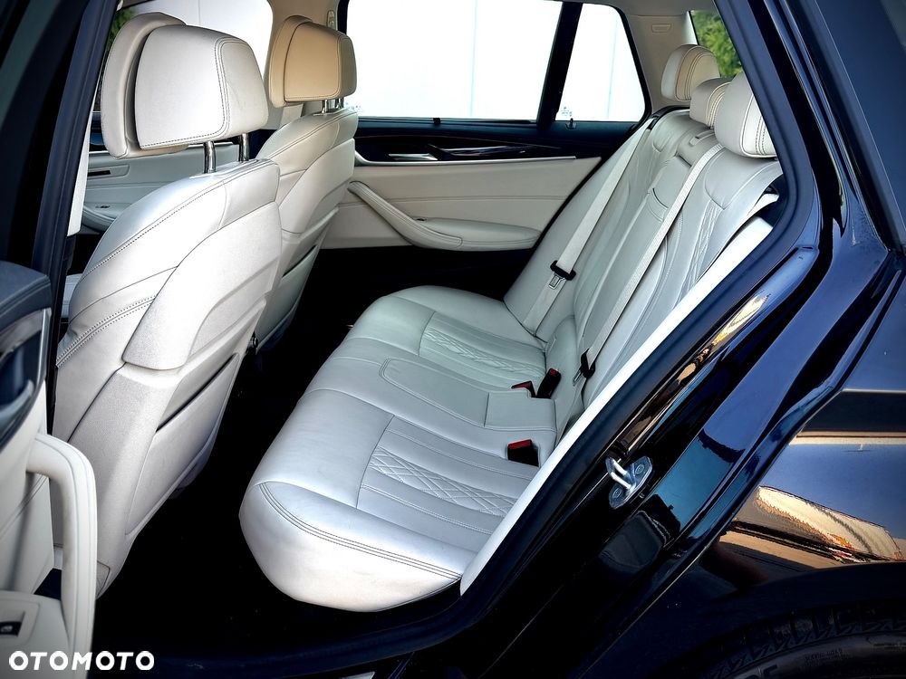 BMW Seria 5 540d xDrive Luxury Line - 29