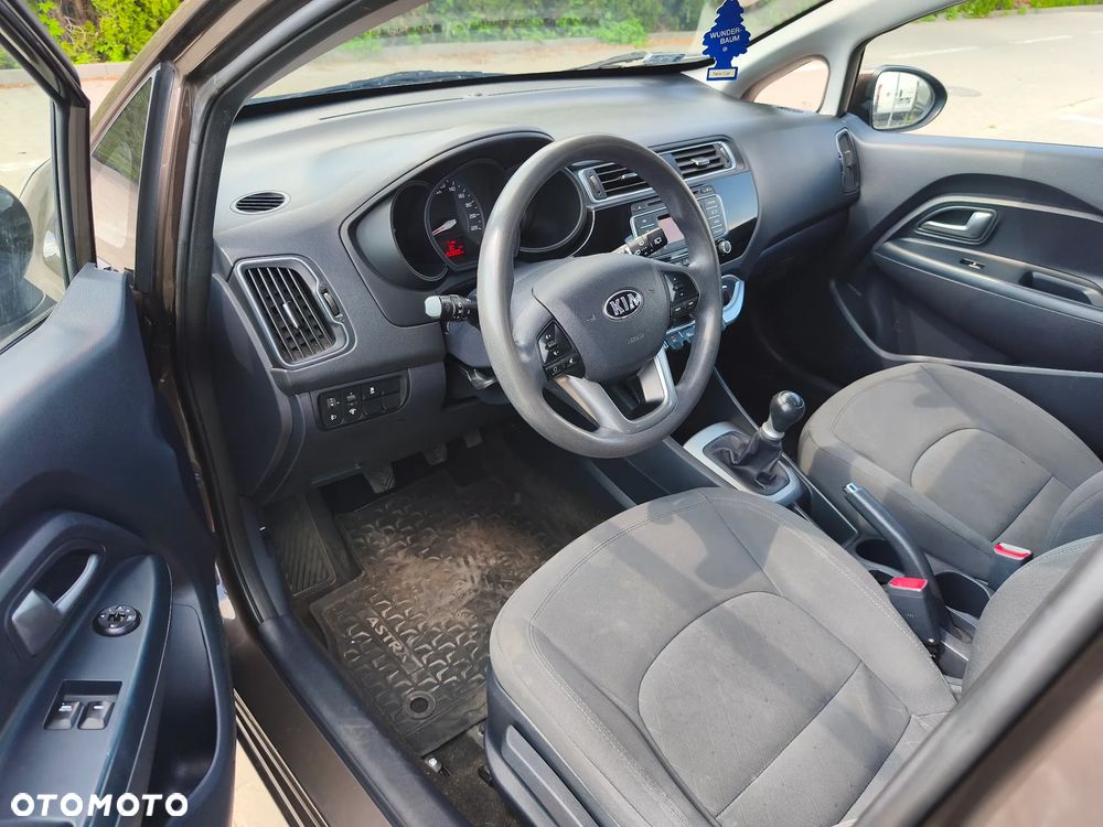 Kia Rio 1.2 M - 11