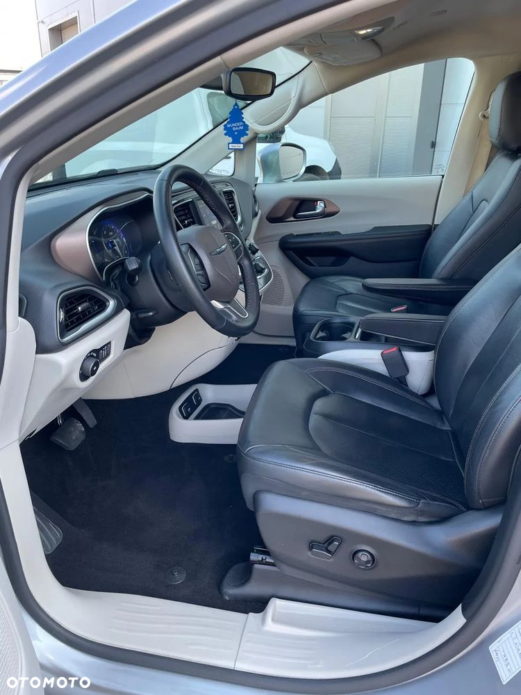 Chrysler Pacifica - 11