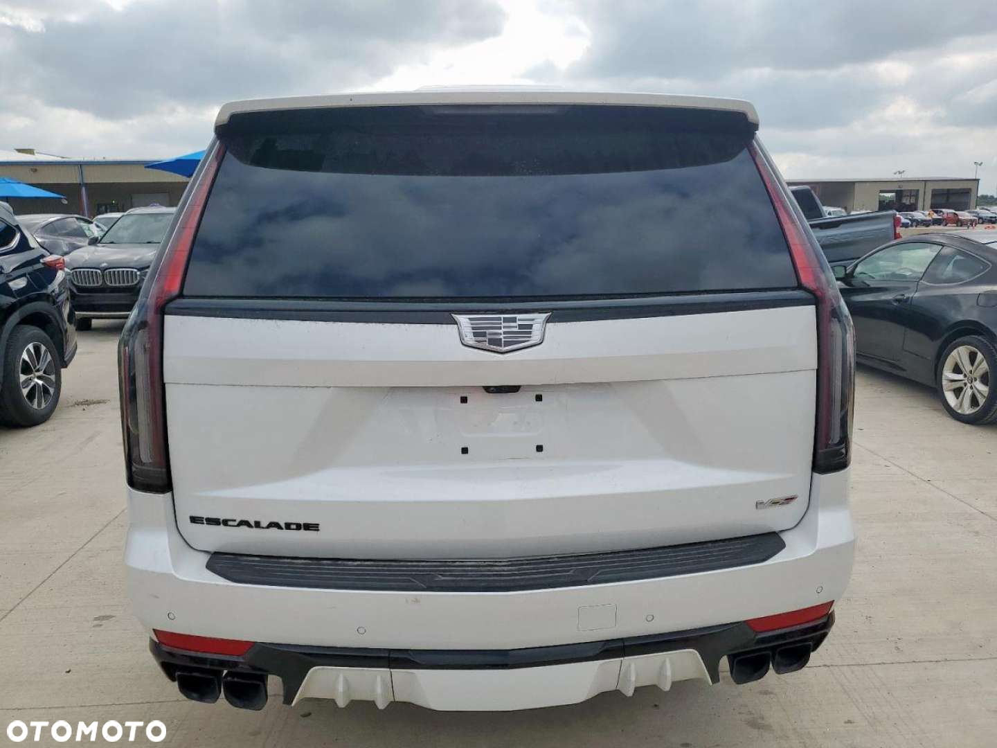 Cadillac Escalade - 3