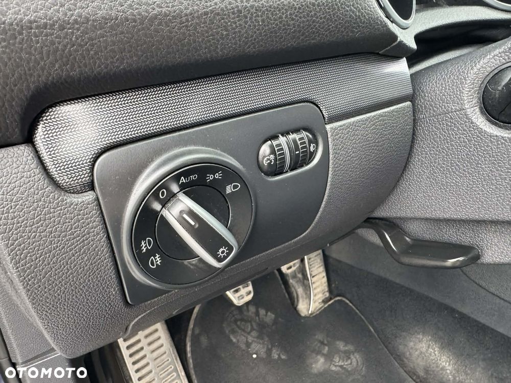 Volkswagen Golf 1.6 TDI Highline - 16