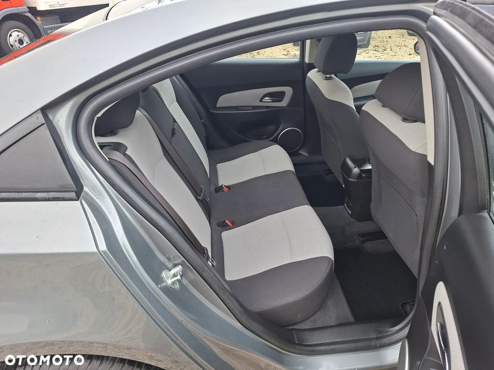 Chevrolet Cruze 1.6 LS - 5