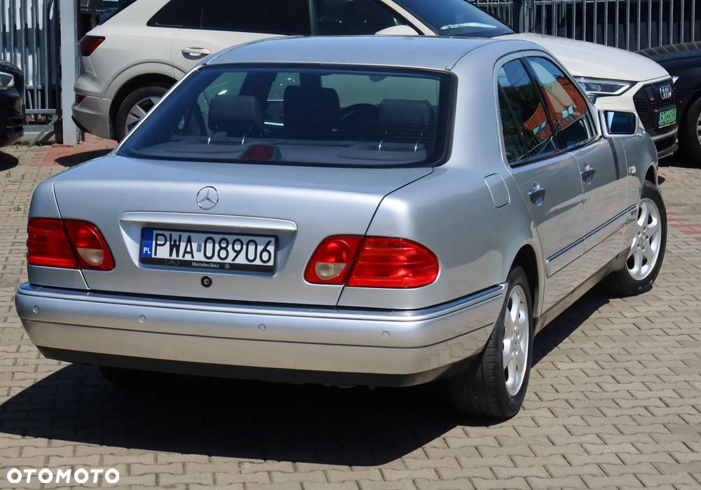 Mercedes-Benz Klasa E 240 Elegance - 36