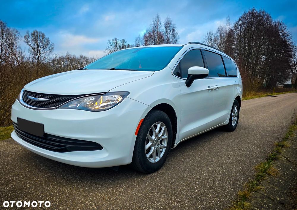 Chrysler Pacifica - 2