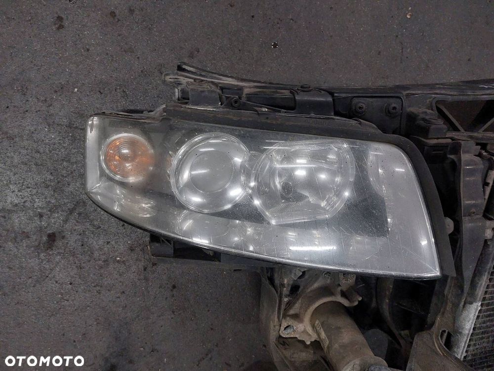 PAS PRZEDNI CHŁODNICE + LAMPY XENON KOMPLET AUDI A4 B6 EU 8E0941004S - 2