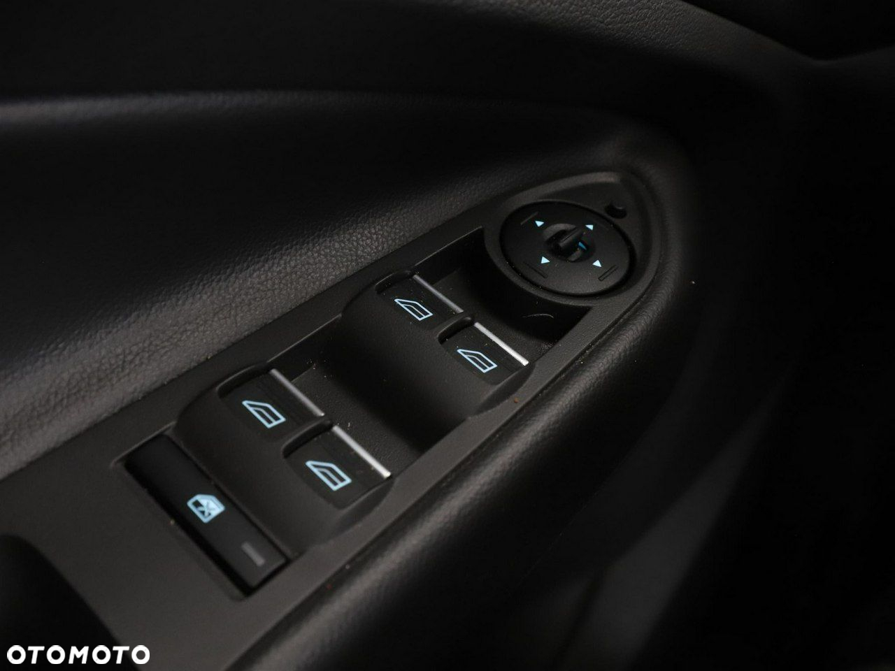 Ford Kuga 2.0 TDCi 2x4 Titanium - 31